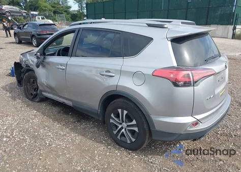 2017 Toyota Rav4 Le z USA, uszkodzony, nr VIN 2T3BFREV1HW661351
